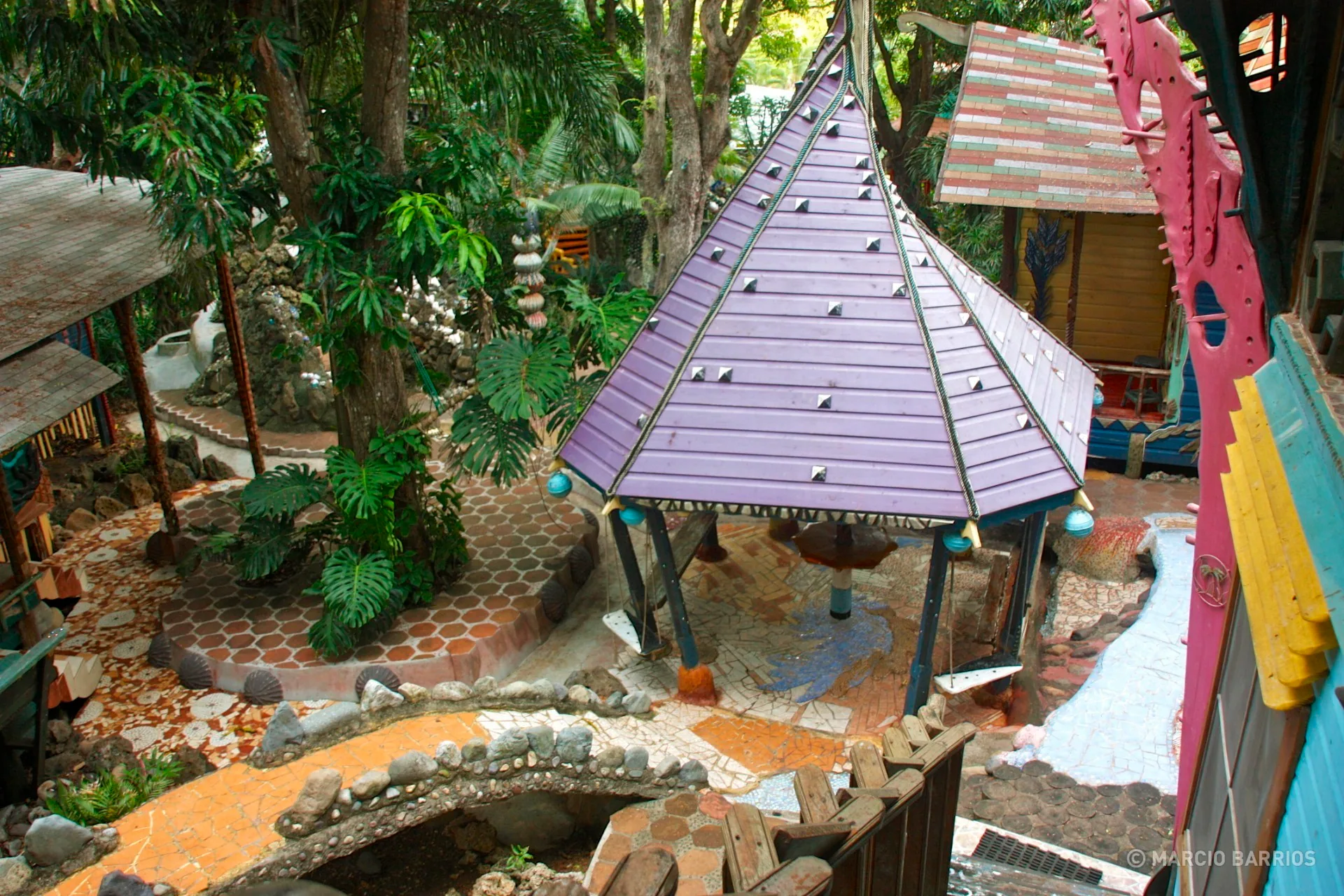 The unbelievable Jade Seahorse hotel The unbelievable Jade Seahorse hotel