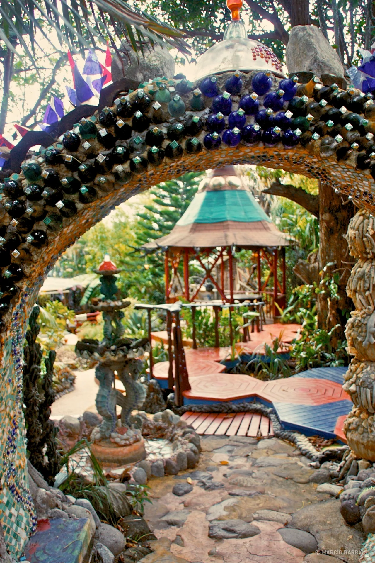 The unbelievable Jade Seahorse hotel The unbelievable Jade Seahorse hotel